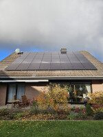 Haus mit neuen Solaranlagen
