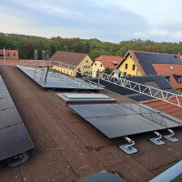 verbaute Photovoltaikanlage auf Dach